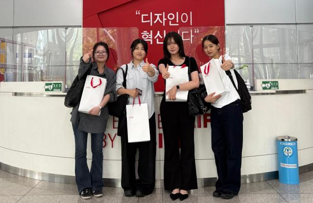 (수업 최종 발표회 참관기) 초록으로 되찾는 웃음, 나와 닮은 식물 입양하기 - 경희대학교 시각디자인학과 노가영, 박서연, 오다원, 우태림