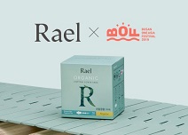 라엘, 부산 해운대 찾은 시민들과 생리대 기부 행사 진행