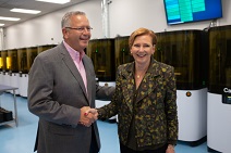 카본, 엘렌 쿨맨을 사장 겸 CEO로, 조셉 드시몬 박사를 이사회 의장으로 선임