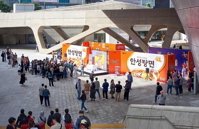 윤디자인그룹, DDP에서 ‘농심 안성탕면 팝업스토어’로 타이포커뮤니케이션 선보여