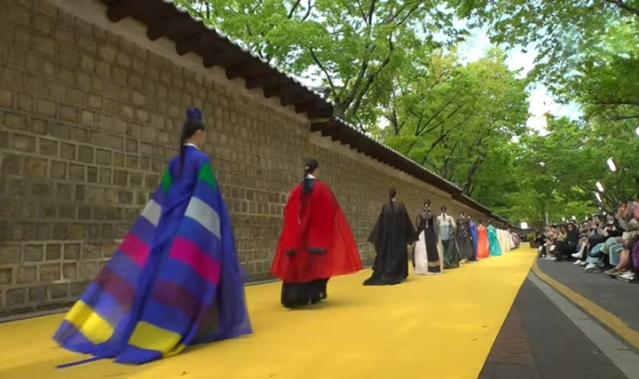 K-한복, 덕수궁 돌담길을 수놓다