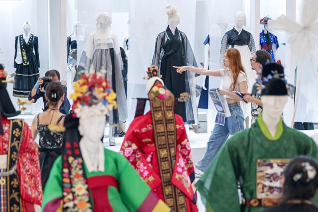 역대 최대 규모 '한복상점' 8월 7일 개막…최대 80% 할인