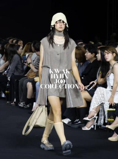 곽현주 디자이너 ‘어더와이즈’ 브랜드, 서울패션위크서 셀럽의 뜨거운 관심 끌어내