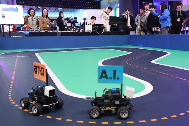 전문대 '지역 AI·디지털 교육 거점'으로 육성…교육부, 240억 원 투입