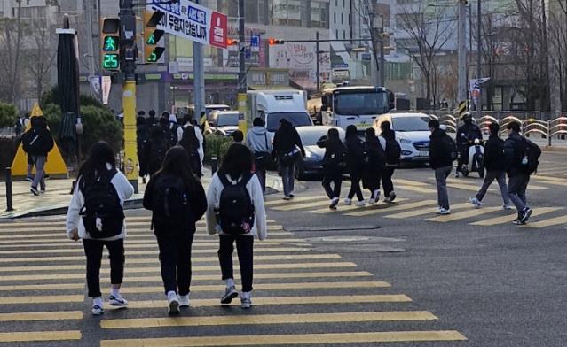 교복 가격이 너무해?! 가격과 편의성 더 '합리적'으로