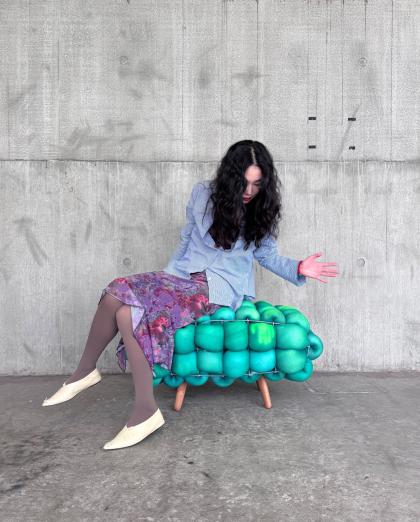 감정 반지처럼 손길에 반응해 색이 변하는 판골린(Pangolin) 벤치