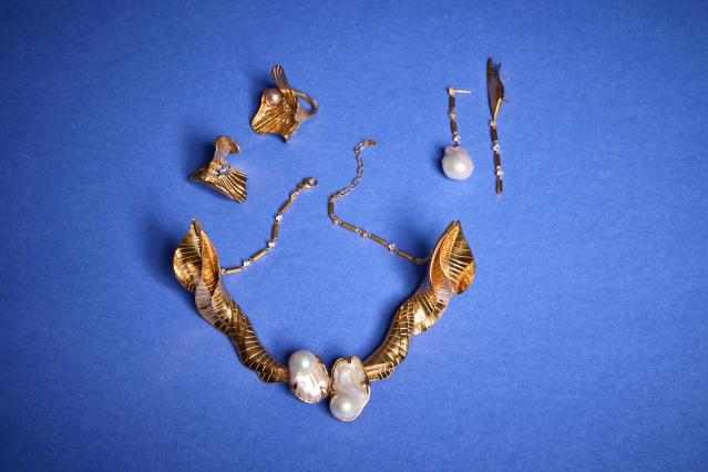 나무 실루엣을 본뜬 유리 조각 등 New Designers 졸업 전시 프로젝트들