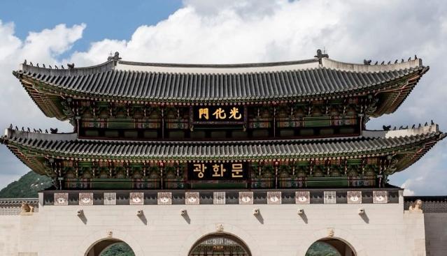 광화문에 ‘한글’이 걸린다는 것 - 이제, 세종의 광장을 완성할 시간이다