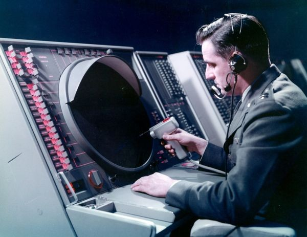 [거의 모든 UX의 역사 ③] AI시대, HCI의 아버지 리클라이더