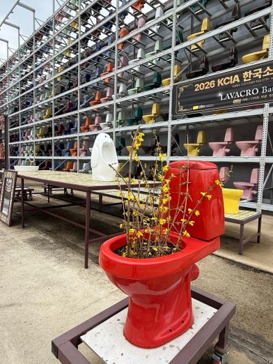 “변기는 어떻게 콘텐츠가 되었는가” - 음성 바스엑스포의 공간 실험