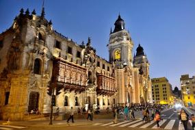 페루, 사가스티 임시 대통령 취임으로 경제 회복 지속