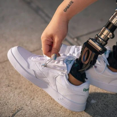 리복, 장애인을 위한 첫 어댑티브 운동화 출시