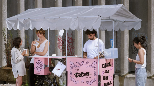 내장을 판매하는 이동식 길거리 포장마차로 음식에 대한 편견에 도전하는 Ziyi Lian