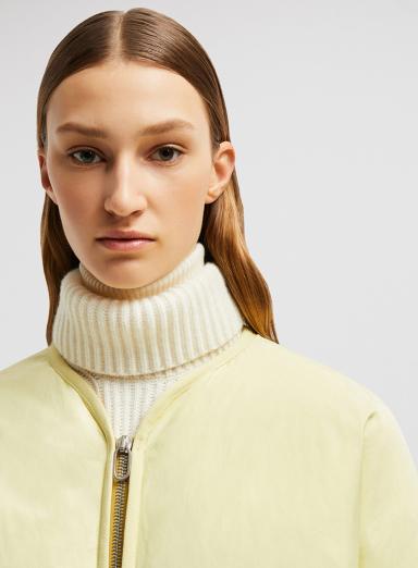 조니 아이브, 몽클레르와 협력하여 '단순하고 즐거운' 아우터웨어 컬렉션 출시