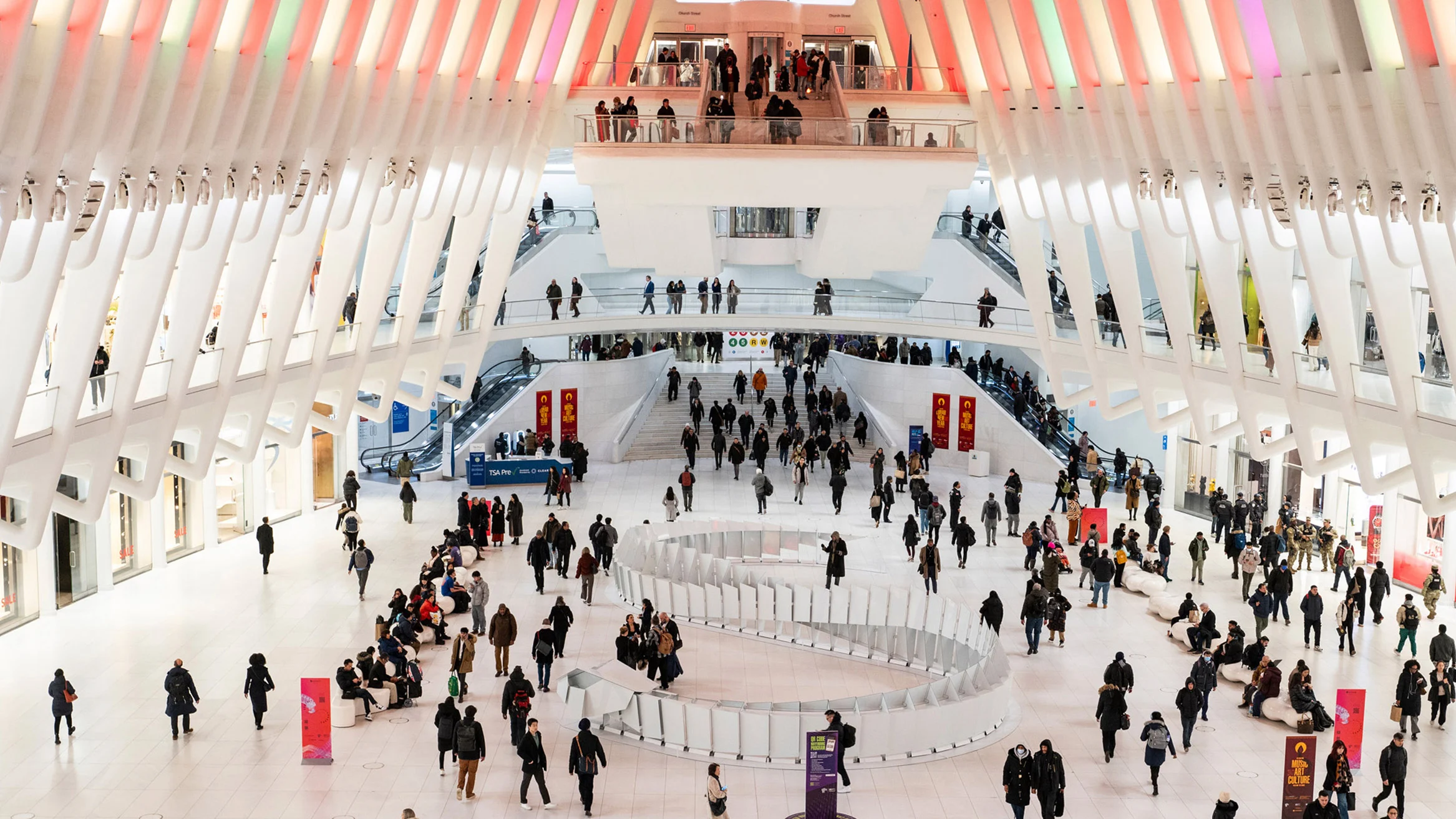 오큘러스에 설치된 알루미늄 조각상이 뱀의 해를 기념하다