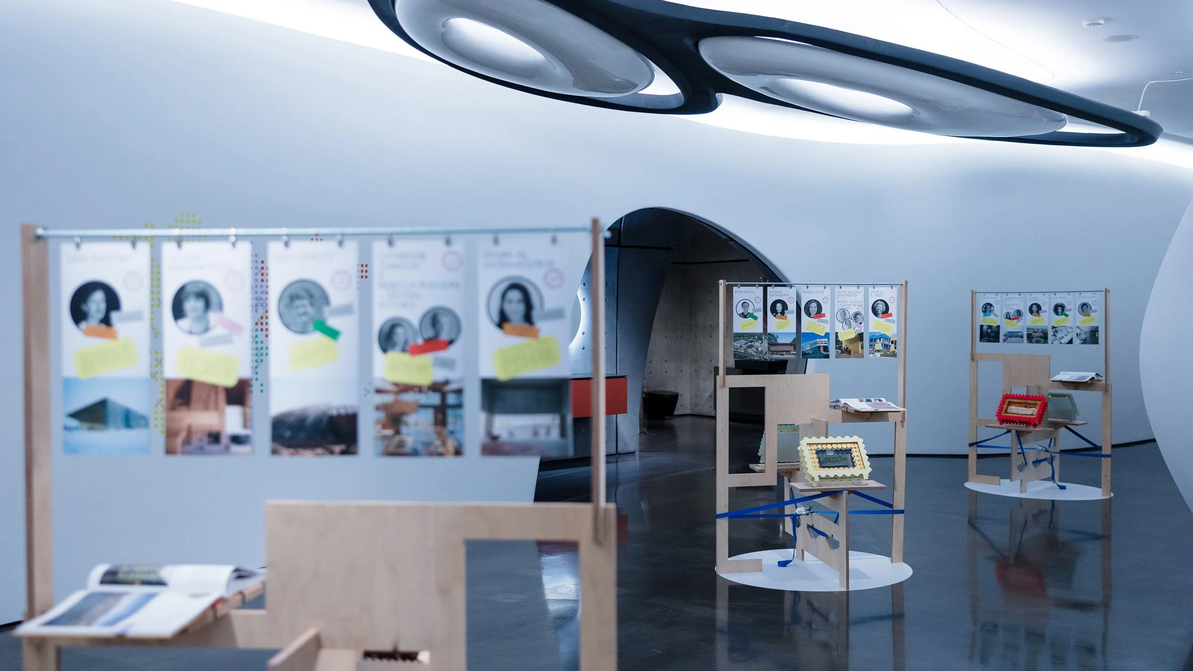 100명의 여성 건축가들의 작품, 조립식 '미니 도서관'에서 전시되다