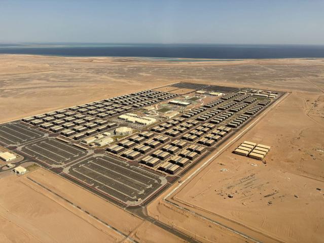 메가시티 '더 라인(The Line)'의 콘크리트 공사 현장 사진