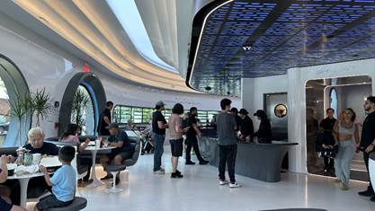 햄버거와 슈퍼차저의 만남: 라이프스타일로 변모하는 EV충전