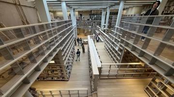 책으로 만든 건축, 사유를 걷게 하는 공간 - 상하이 PSA ‘샤넬 도서관’