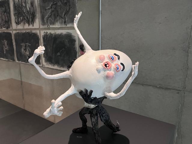 나탈리 뒤버그와 한스 버그의 전시 “Beneath the Cultivated Grounds, Secrets Await”