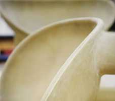 날것(Raw)의 탐구와 해독제적인 작업을 완성하는 영국 디자이너 Faye Toogood