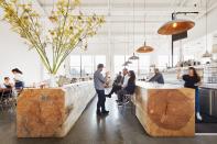 버려졌던 폐공간과 자재들이 인테리어 디자인 요소 가 된 레스토랑 Radhaus.