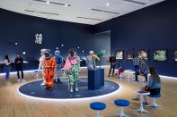 달착륙 50주년을 기념하는 디자인 전시 Far Out: Suits, Habs, and Labs for Outer Space