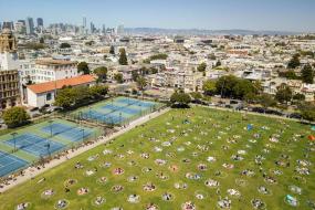 샌프란시스코의 공원에서 실행된, 사회적 거리를 유도시키는 공간 아이디어