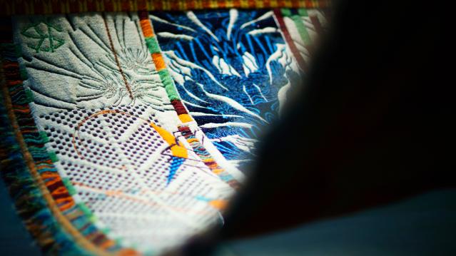 수집 가능한 디자인, 섬유 예술과 디자인의 경계에 선 시각 디자이너 쿠스타 삭시 Kusta Saksi