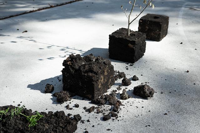 [기획전 Material, or] - 머티리얼 디자인에 대한 요시이즈미 사토시의 고찰