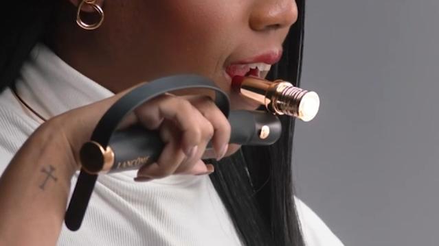 로레알, 손과 팔의 움직임이 제한적인 사람들도 립스틱+마스카라 바를 수 있는 뷰티 도구 '햅타' 개발