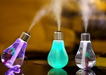 7가지 색상을 즐길 수 있는 전구 가습기