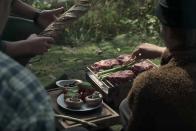 여름 휴가철을 위한 생분해되는 일회용 판지 그릴