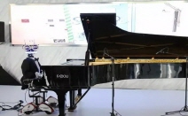 53개의 손가락으로 피아노 연주하는 로봇, 테오