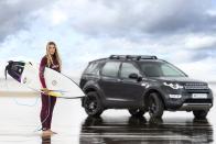 재규어랜드로버, 플라스틱을 재활용해 서핑 보드를 만들다