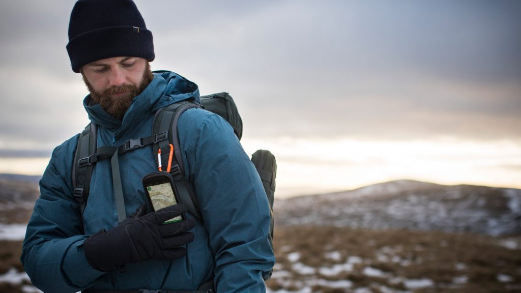 랜드로버 초강력 아웃도어 스마트폰 제작