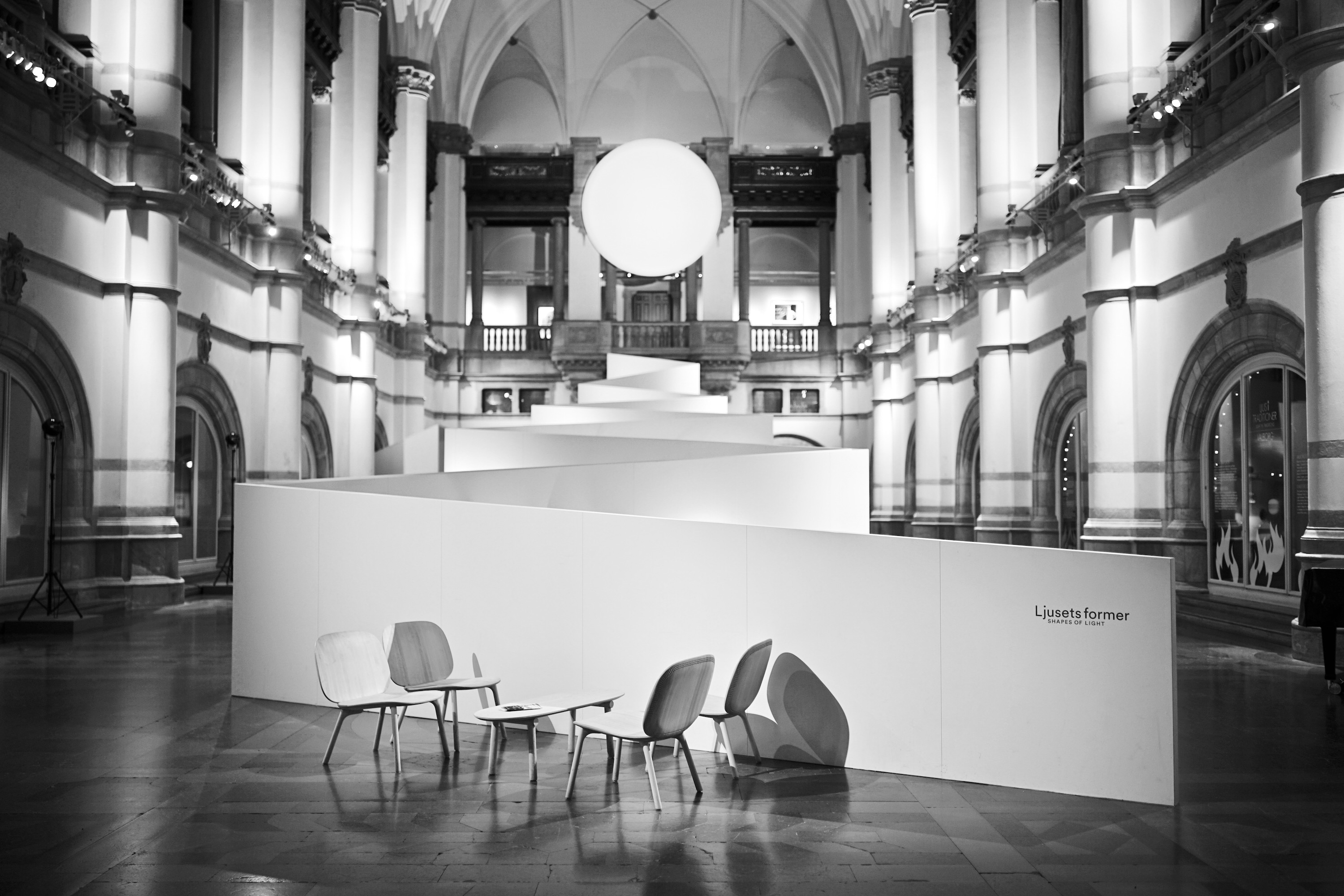 북유럽을 비춰온 120개의 조명 이야기