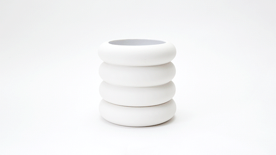 물받이와 화분이 하나로, 층층이 쌓을 수 있는 화분