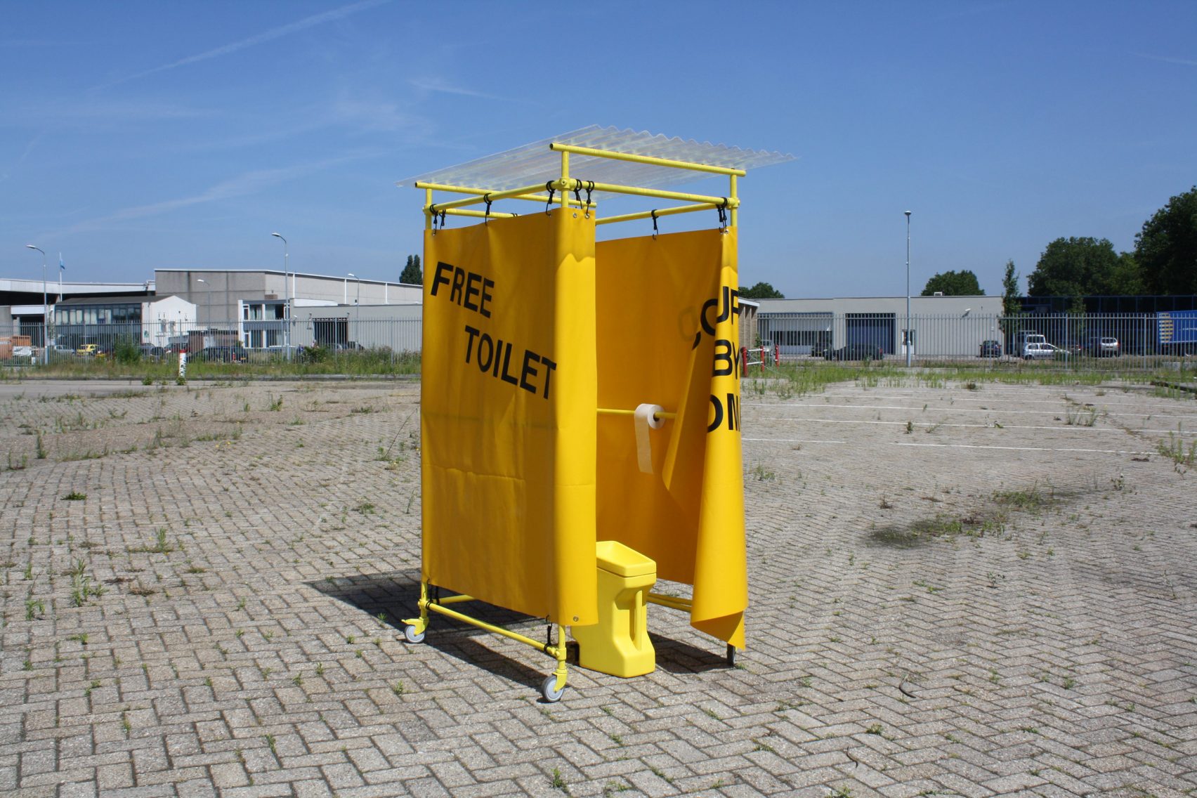 ‘옐로우 스팟,’ 여성을 위한 이동식 화장실 설치물