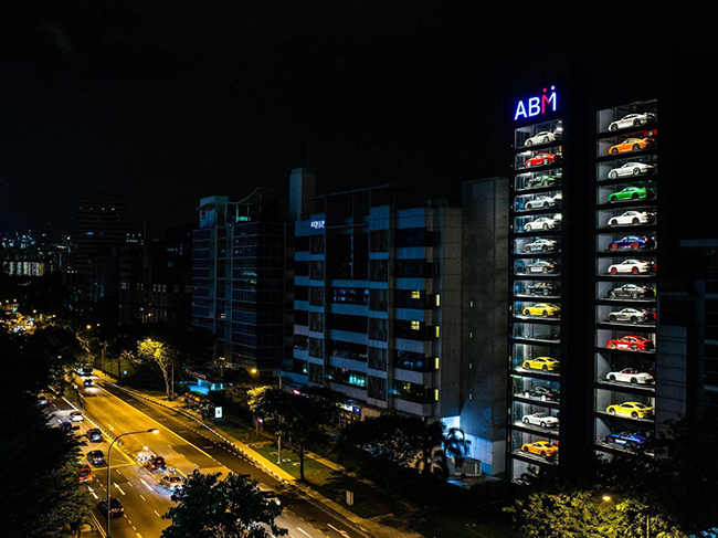 매치박스 장난감 자동차를 생각나게 하는 싱가포르의 자판기형 자동차 쇼룸