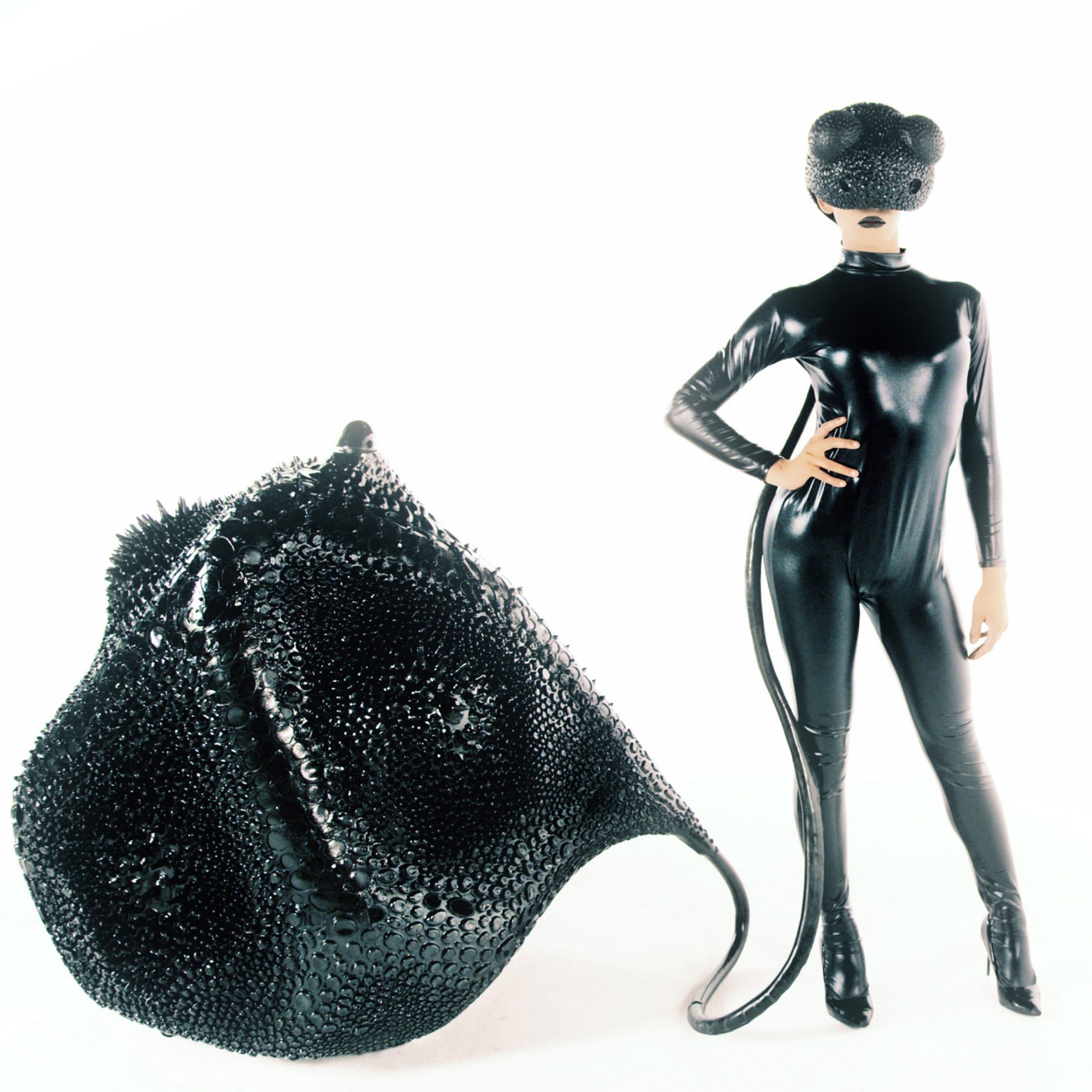 사람의 움직임에 따라 형태바뀌는 로봇 조형물, 사이퍼