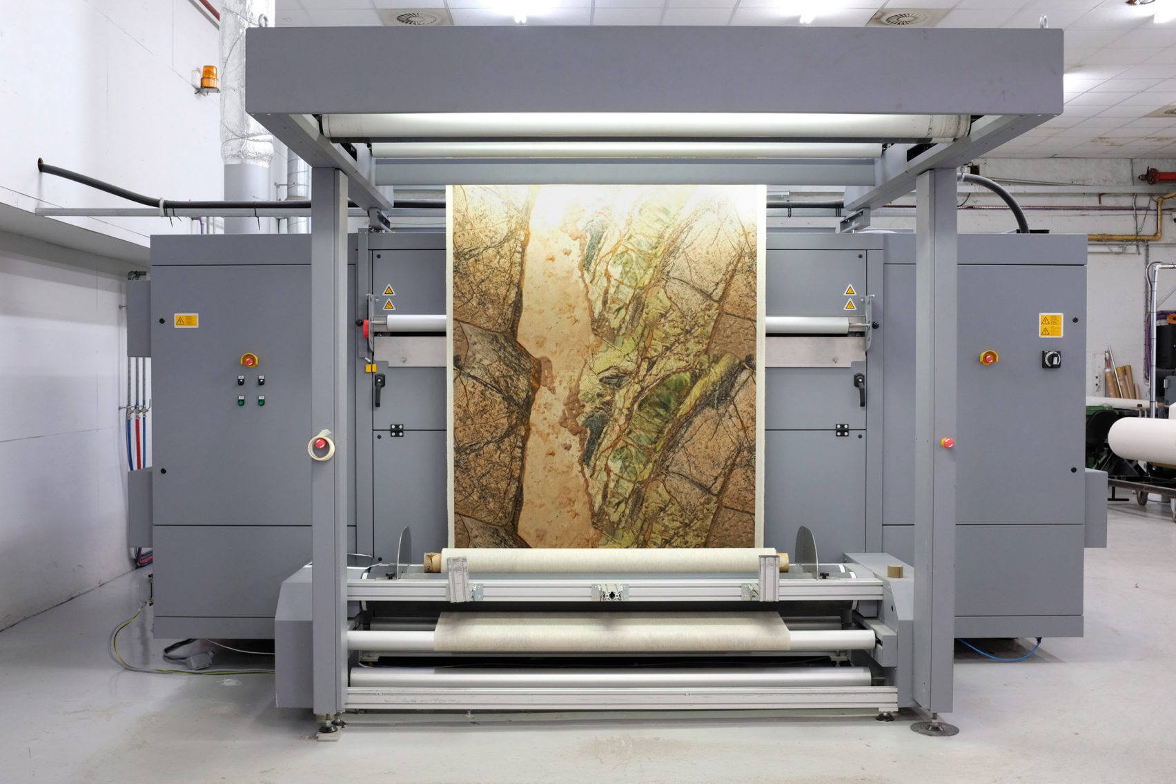 커비 디자인과 톰 딕슨이 함께 내놓은 디지털 프린트 패브릭