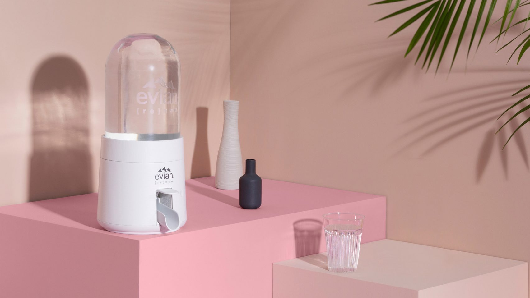 탄소중립 표방한 에비앙, 쪼그라드는 “버블” 급수기 출시