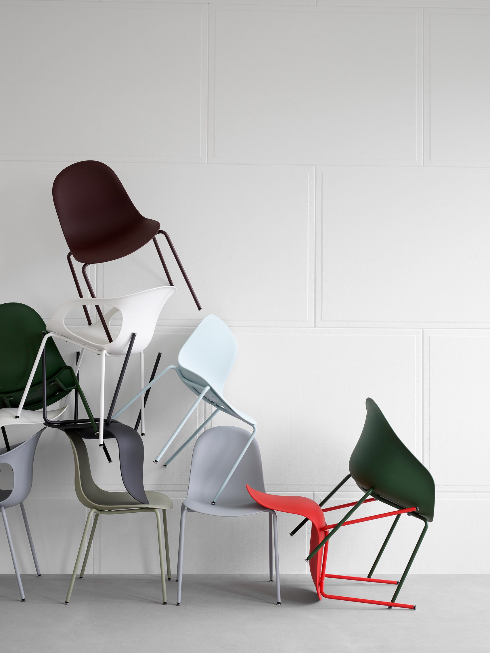 최소한의 소재로 제작된 피어슨로이드의 킨 체어콜렉션