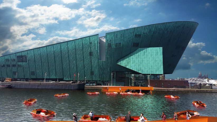 좁은 운하 연결하는 자율순항 보트