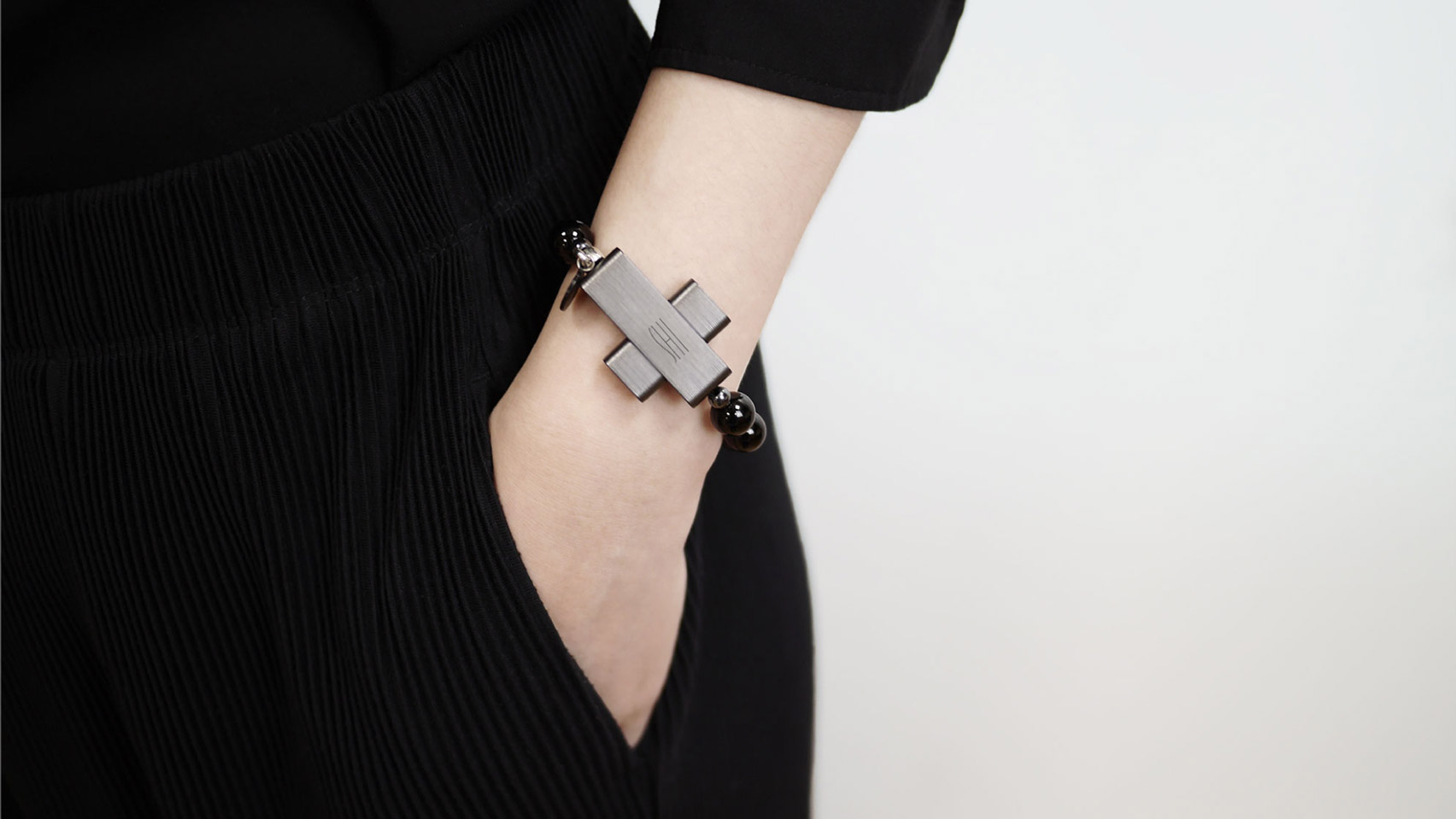 교황청, 묵주기도 돕는 스마트묵주 웨어러블 출시