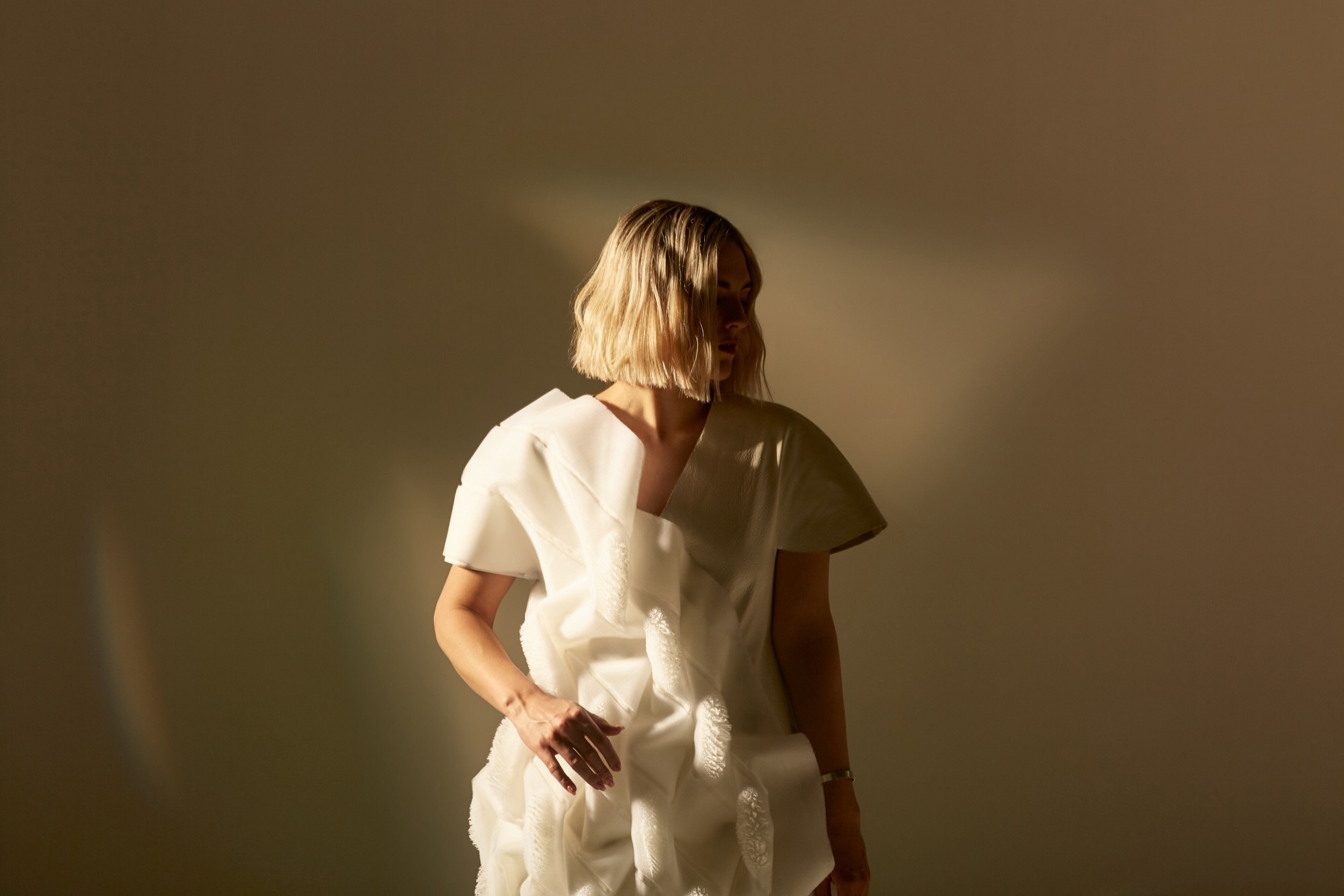 3D 프린팅 인조모피로 제작된 코트