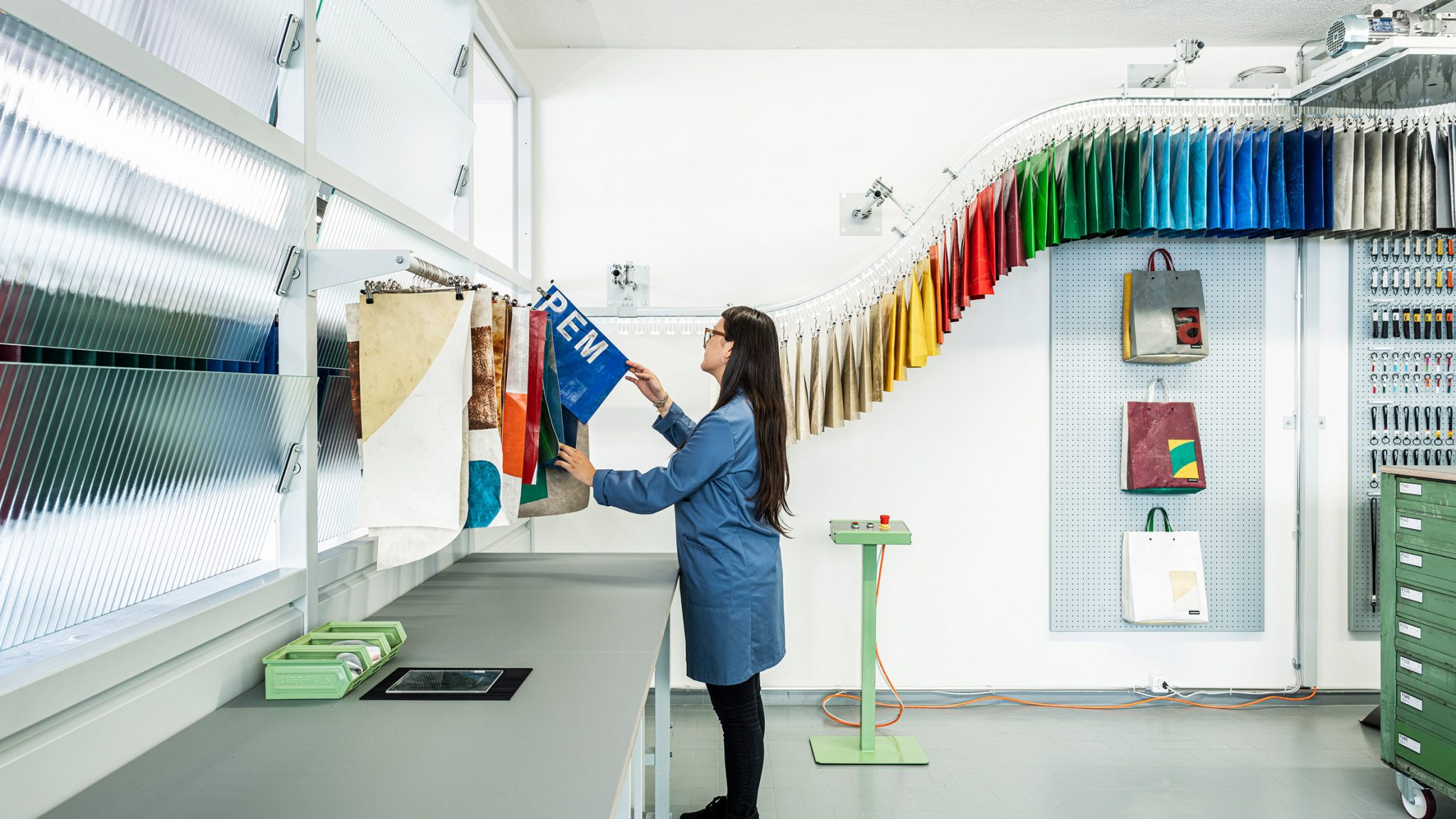 프라이탁의 마이크로 팩토리 ‘Sweat-Yourself-Shop’