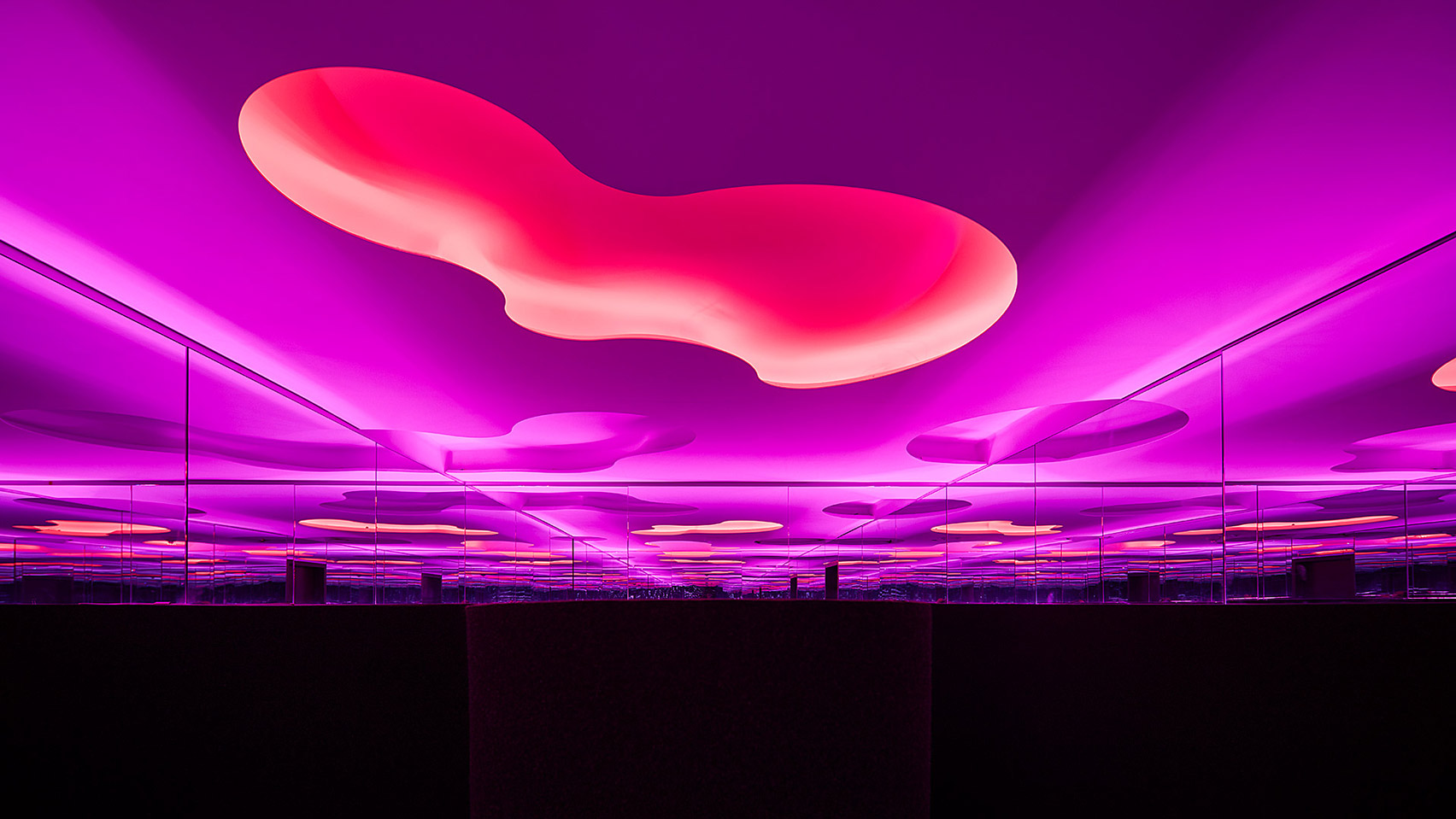 형형색색 조명으로 직장인들의 스트레스 씻어주는 명상의 방