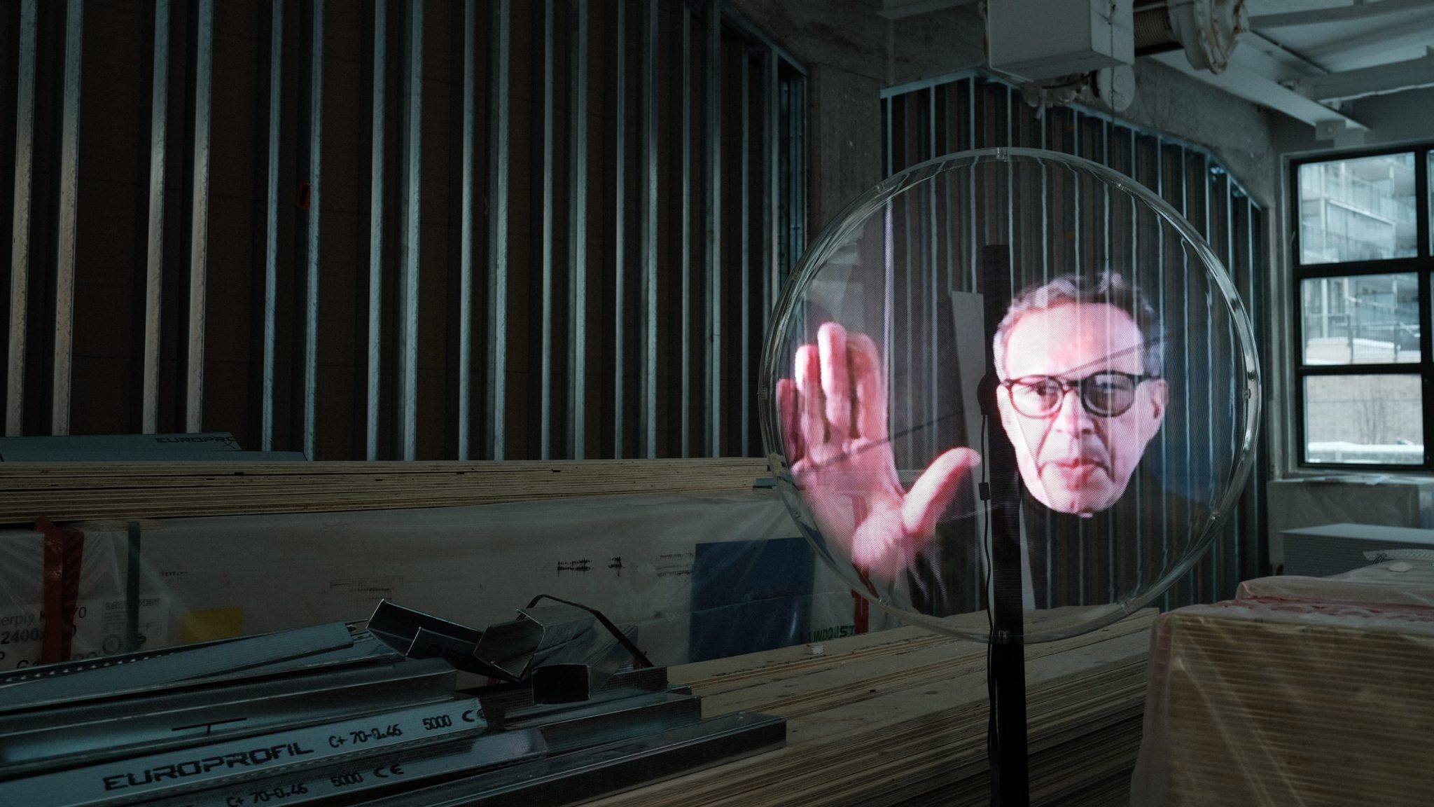 홀로그램형태로 스톡홀름 디자인위크 찾은 톰 딕슨